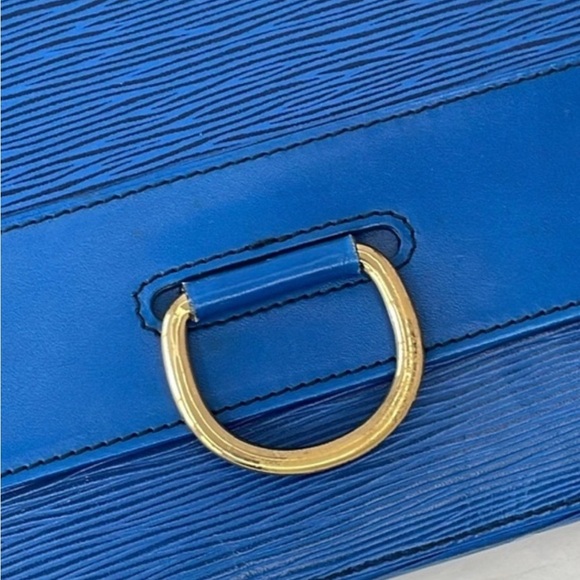 Louis Vuitton Epi Leather Blue Lena 28 Blue Clutch Crossbody Bag - Picture 4 of 15